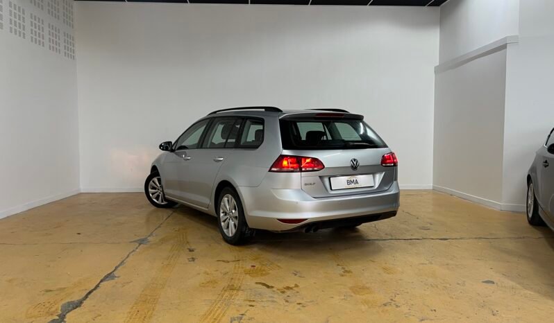 
								Volkswagen Golf full									