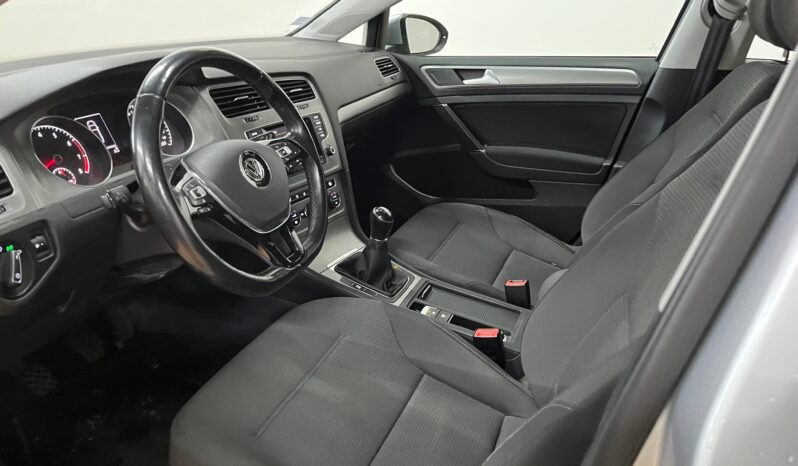 
								Volkswagen Golf full									