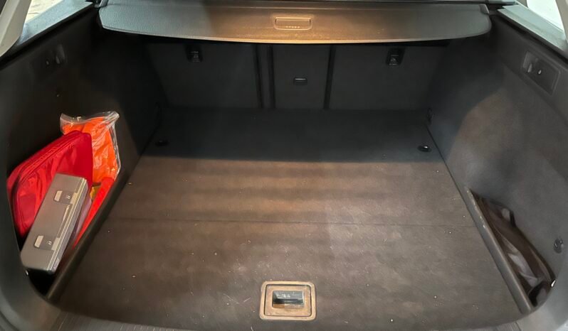 
								Volkswagen Golf full									