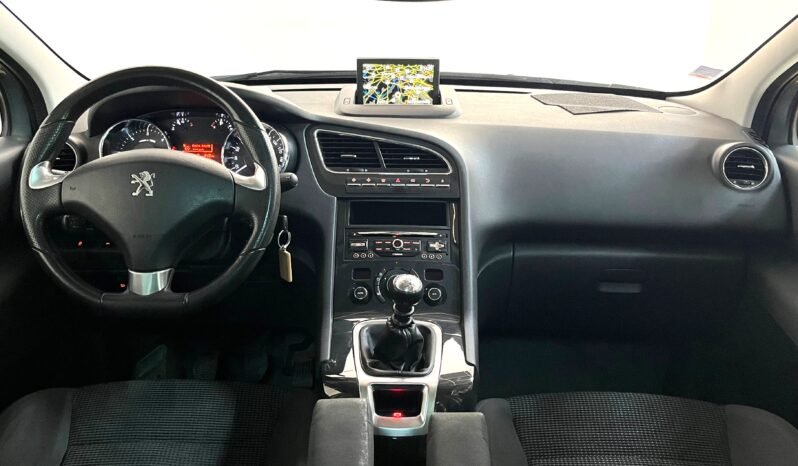 
								Peugeot 5008 full									