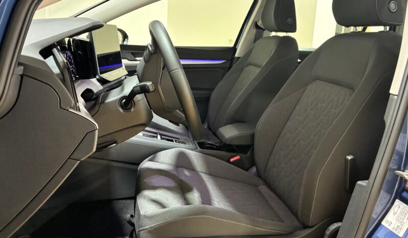 
								Volkswagen Golf 8 SW full									