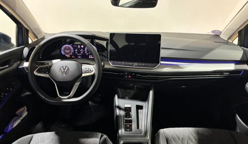 
								Volkswagen Golf 8 SW full									